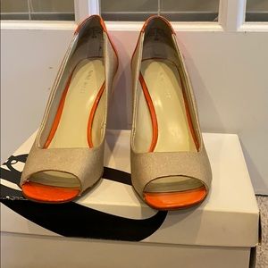 Classy orange and tan heels for sale ! 🧡